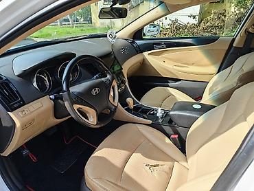 keys sat: Hyundai Sonata sedan – ağ rəng, zərif və dinamik dizayn. Xarici: - — 5
