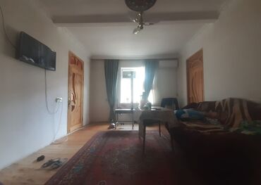 Həyət evləri və villaların satışı: 4 otaqlı, 200 kv. m, Orta təmir