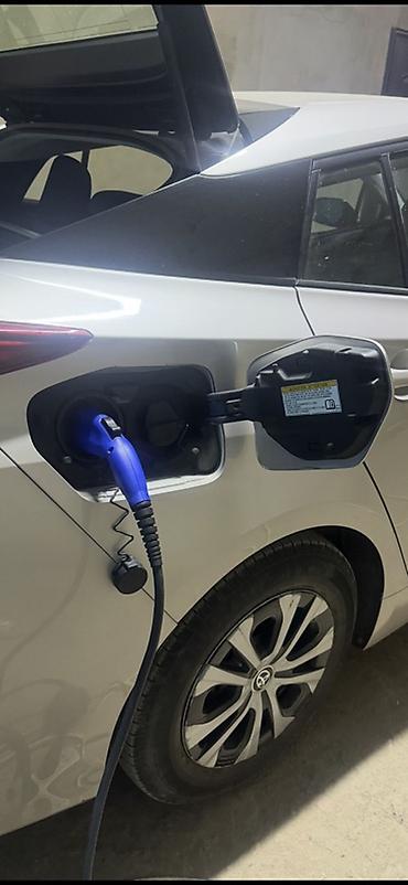 plug in hybrid: Toyota Prius: 2020 г., 1.8 л, Вариатор, Гибрид, Универсал — 6