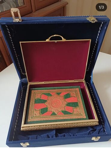 Pərdə və jalüzlər: Gözəl dizaynlı Quran kitabı üçün metal qutu-kitab (etui) - Material