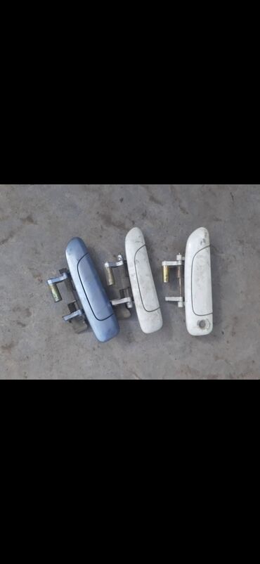 Эшиктин туткалары: Алдыңкы оң эшиктин туткасы Honda 2003 г., Колдонулган, түсү - Ак, Оригинал