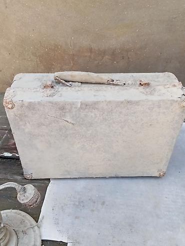 qedimi parca: Məhsul: Köhnə taxta çamadan/qutu Təsvir: - Material: taxta korpus — 1