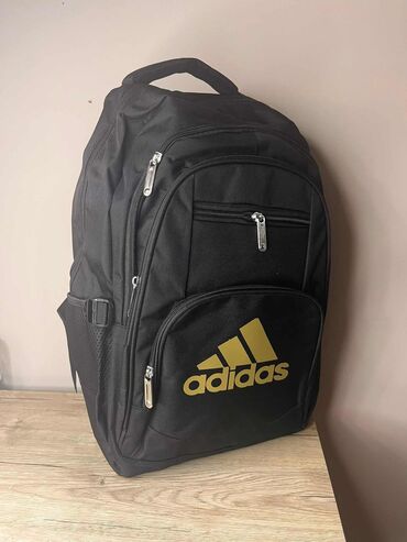 Sportske torbe i rančevi: 07. ranacevi 
40x28x15
3300 din — 9
