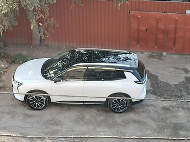 nisan note: Белый кроссовер с двухцветным кузовом: белый основной цвет и — 1