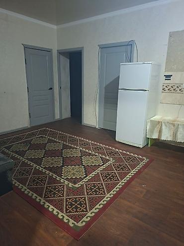 Долгосрочная аренда комнат: Сдаётся дом 2 комнаты до апреля. Есть холодильник, автомат,во внутрь — 2