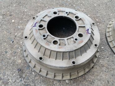 Auto delovi: Dobosi kocnica Lada 2121,21213,21214 Niva br. 1,2. Polovno, ocuvano — 2