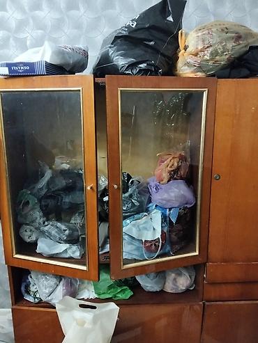 Bufetlər: Taxta vitrinli şkaf - Material: klassik taxta karkas, şüşə qapılarlı — 1