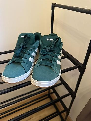 krosofka: Adidas idman ayaqqabısı - Model: Klassik üç zolaqlı Adidas - Rəng — 2
