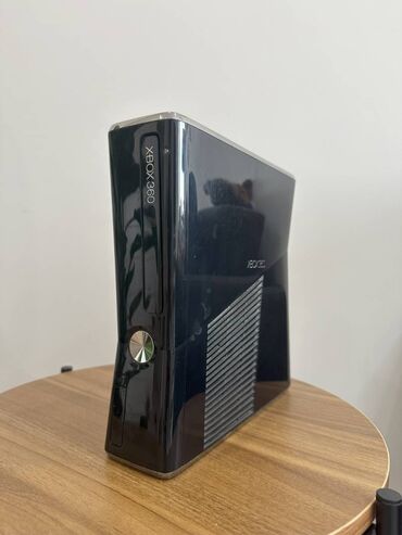 пристан: Продаю XBOX 360 Slim 250 Gb Приставка в отличном состоянии. Все