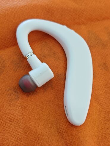 Slušalice: Prodajem bežičnie Bluetooth slušalice sa kućištima. 1) Bela TWS — 15