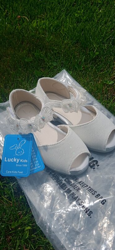 детская обувь из китая: Новый, куплен из Дубая в качестве подарка, размер не подошёл так как