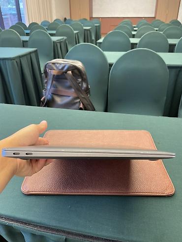 macbook air 11: Покупал в Дубае, есть даже чек и каробка пользовался 2 года. В — 3