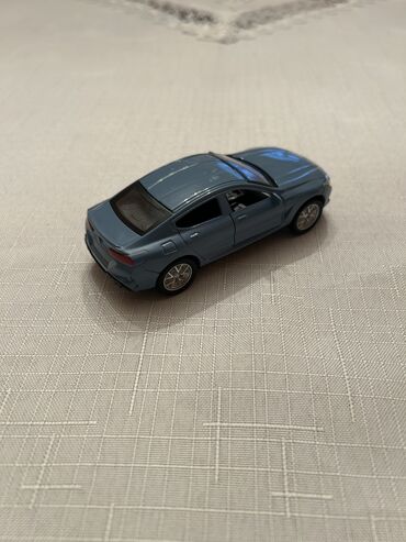 Avtomobil modelləri: Masaüstü kolleksiya üçün metal avtomobil modeli - Korpus: metaldan — 23