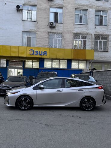 силовые пороги: Toyota Prius: 2019 г., 1.8 л, Вариатор, Гибрид, Хэтчбэк