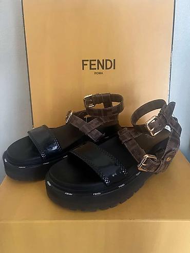 Basanoşka və səndəllər: Fendi ayaqqabi Logo-print coated-canvas and patent-leather platform — 4