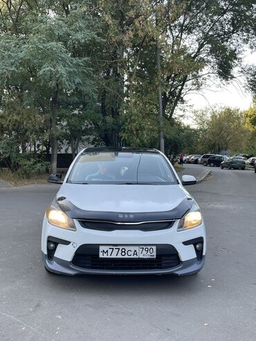 mercedes машина: Kia Rio: 2017 г., 1.6 л, Автомат, Бензин, Хэтчбэк