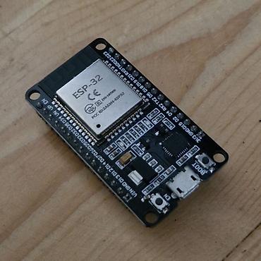 arduino: ESP32 DevKit v1 (Wi‑Fi + Bluetooth) inkişaf lövhəsi Xüsusiyyətlər: - — 1
