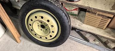 докатка t165 2f80d17: Запасное колесо (докатка) Bridgestone на стальном диске — 1