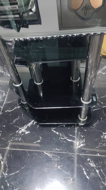 столик стеклянный на колёсах: Журнальный Стол, цвет - Черный, Б/у