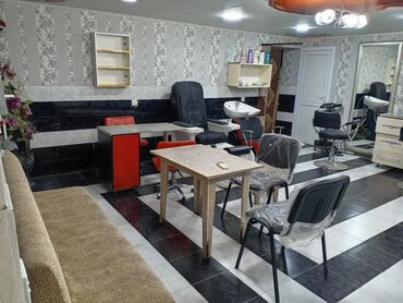 аренда торговых площадей в магазинах: Obyekt Gozellik salonu kimi arendaya verilir dolu vezietde verilir