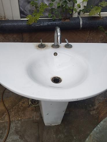 hamam ucun tulpan: Pilləli ayaqlı hamam lavabosu və qarışdırıcı kran dəsti - Material — 1