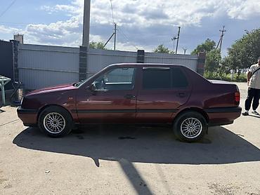 Volkswagen: Volkswagen Vento: 1992 г., 1.8 л, Механика, Бензин, Седан — 3