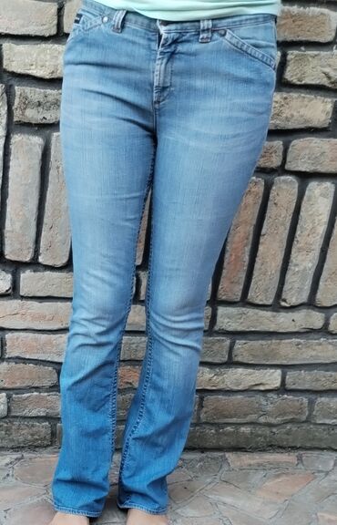 Farmerke: Calvin Klein farmerke vel L
Struk po 40 tegli do 42
Nogavice spolj 110 — 4