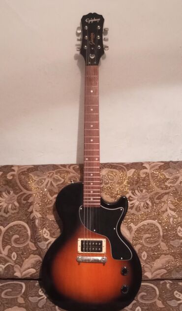 комбоусилитель для электрогитары: Электрогитара Epiphone Junior (Les Paul Junior-стайл) - Корпус с