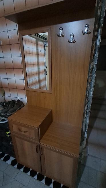 güzgülü termo: Dəhliz üçün kompakt giriş mebeli (asılqan, güzgü və şkaflı oturacaq — 2