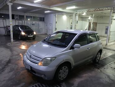 Toyota: Toyota ist: 2002 г., 1.3 л, Автомат, Бензин, Седан