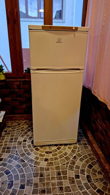 su xaladeniki: İndesit iki qapılı soyuducu - Brend/model: Indesit (üstdə dondurucu