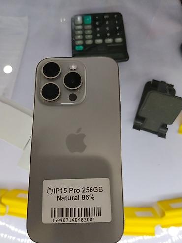 IPhone 15 Pro, 256 ГБ, цвет Natural Titanium. На стикере указано