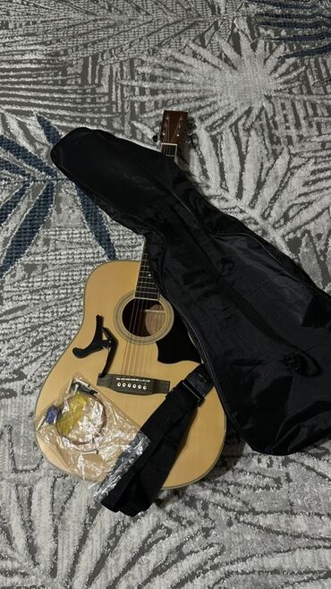 дом торговли бишкек: БОЛГОНУ БИР АЙ КОЛДОНУЛГАН🙌 Почти новый✅ Акустическая гитара формата