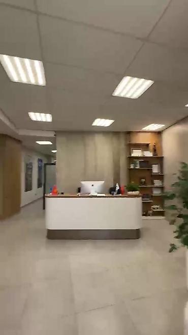 Коммерциялык мүлк: Ижарага Толугу менен кеңсе: Банк бөлүмү, Авиакасса, 320 м², Турак комплексинде, Ремонту менен, Өзүнчө санитардык түйүнү менен, Биринчи катар, Өзүнчө кире бериши менен — 2