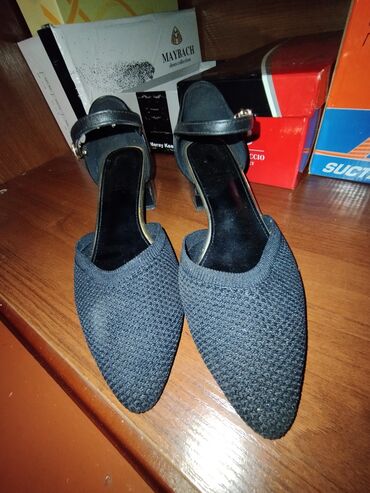 продам мужские туфли: Туфли 37, цвет - Черный