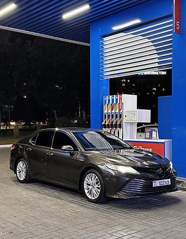 Toyota Camry: 2019 г., 2.5 л, Вариатор, Гибрид, Седан