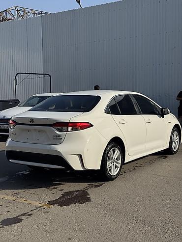 Транспорт: Toyota Corolla: 2023 г., 1.8 л, Вариатор, Гибрид, Седан — 4