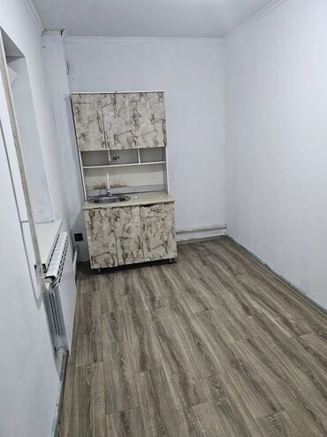 офис в жилом доме: 20 м², 1 комната, Утепленный, Забор, огорожен