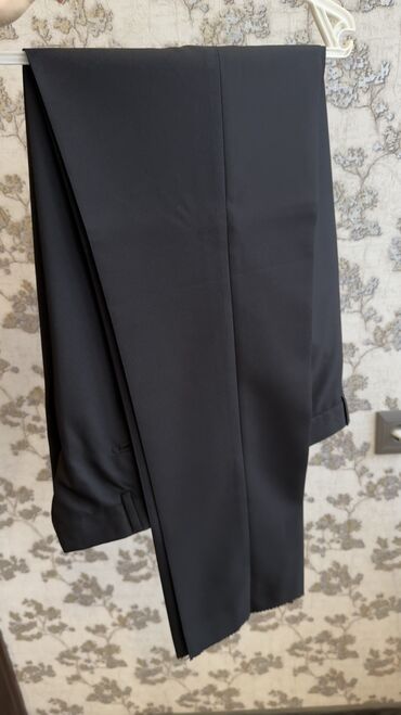 Kostyumlar: Təzə kostyum. Heç vaxt geyinilməyib. Etiketi üstündə. Ölçü uyğun — 5