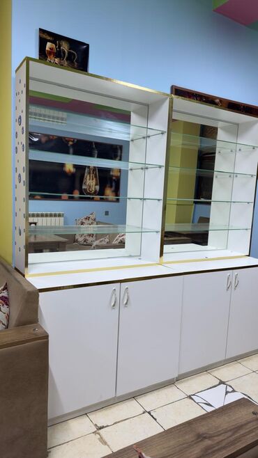 Салонные, медицинские комплекты мебели: Vitrin satılır 280 AZN. Ünvan Qarayev m 521 NigAz
