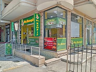 lal ordek balası: Mr. Kumpir & Mr. Dönər – Xırdalanda fast‑food və qəlyanaltı məkanı — 2