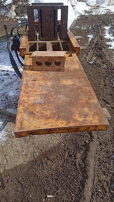 Другое оборудование для производства стройматериалов: Гидравлический вибропресс-станок для производства бетонных блоков — 11