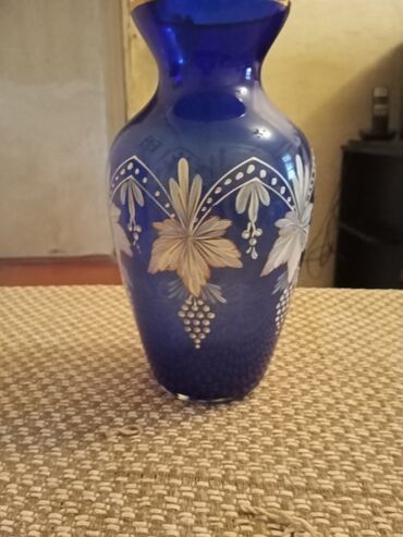 gül dekoru: Чешская цветочная ваза. 80 манат