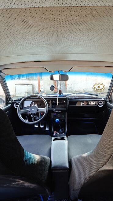 VAZ (LADA): Model: Lada 2107 Kuzov: sedan, ağ rəng Yanacaq: benzin Ötürmə — 10
