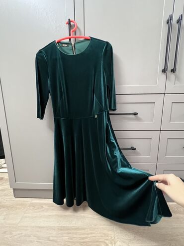 изумруд платье: M (EU 38), цвет - Зеленый, Свободный крой