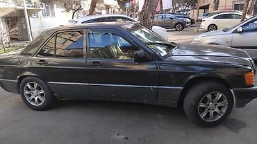 190 ehtiyat: Mercedes-Benz 190 (W201) sedan - Kuzov: klassik 4 qapılı sedan, qara — 2