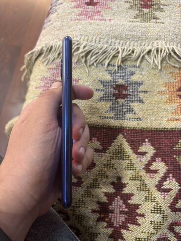 бампер на телефон флай: Məhsul: Mavi rəngli smartfon Xüsusiyyətlər və dizayn: - Korpus