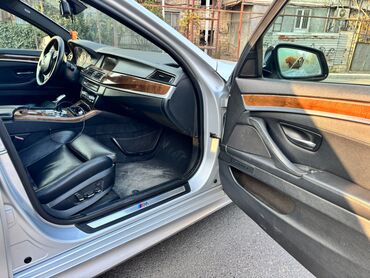 BMW: BMW 5 Series (F10) sedan – gümüş rəng. Texniki xüsusiyyətlər və — 11
