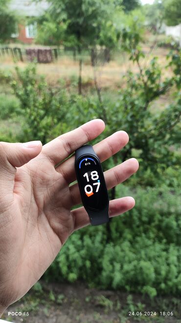 часы apple watch 8: Продаю оригинальный фитнес браслет: Mi Smart Band 7 Без сколов и