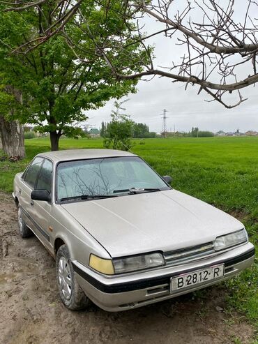 салон авто: Mazda 626: 1989 г., 2 л, Механика, Бензин, Седан